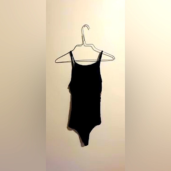 PrettyLittleThings Body Suit - Picture 2 of 2